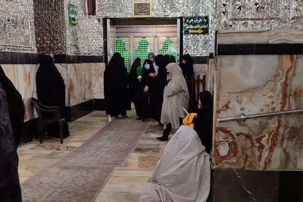 حضور دانش‌آموزان و فرهنگیان ناحیه دو شهرری در نماز جمعه 