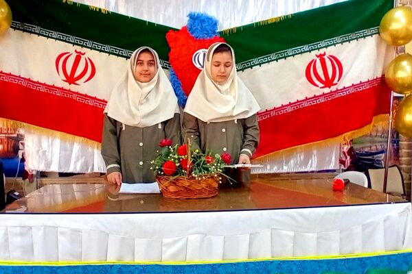 جشن پیروزی انقلاب اسلامی در مدرسه دکتر کیهانی1