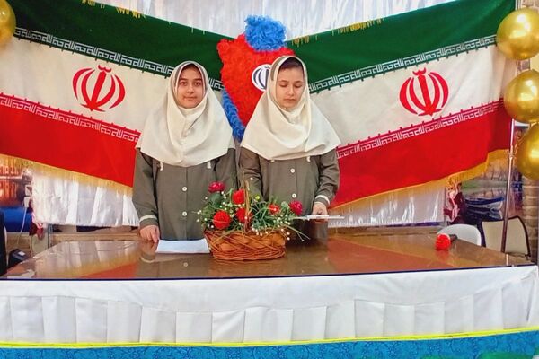 جشن پیروزی انقلاب اسلامی در مدرسه دکتر کیهانی1