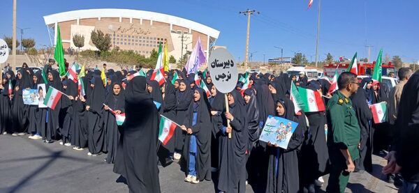 ۱۳ آبان؛ روزی که فریاد استقلال ملت ایران در تاریخ ماندگار شد