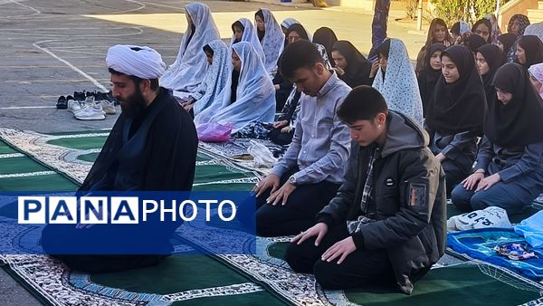 نماز جماعت باران در آموزشگاه شهید فتحی‌پور ناحیه یک شهرستان بهارستان