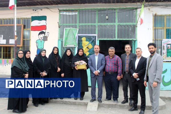 بزرگداشت مقام معلمان در مدارس گلوگاه 