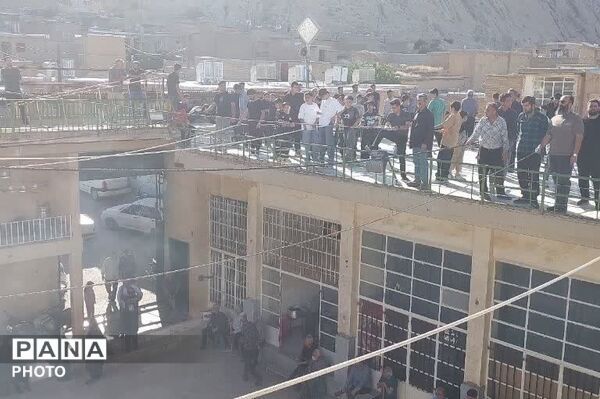 آیین سنتی برپایی خیمه عاشورایی در زرقان