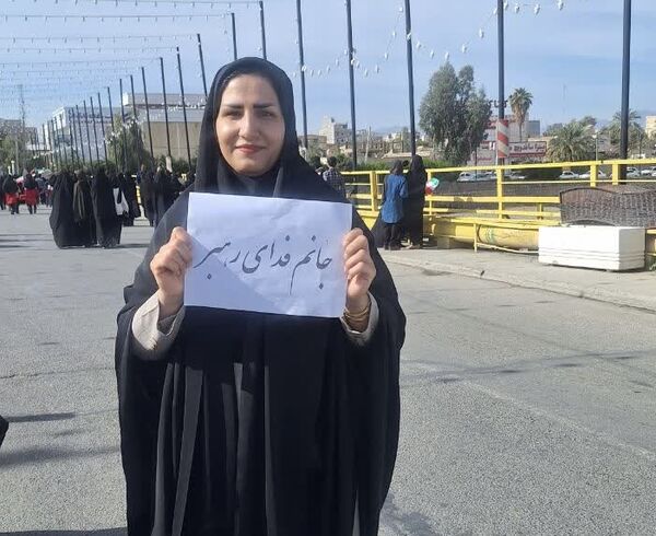 دختران آموزشگاه نوریه شهرستان جیرفت در راهپیمایی امروز