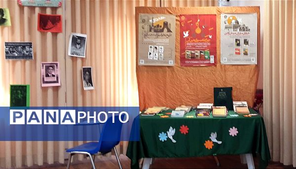 بازدید از غرفه‌های مدرسه انقلاب دبیرستان فرزانگان قائمشهر