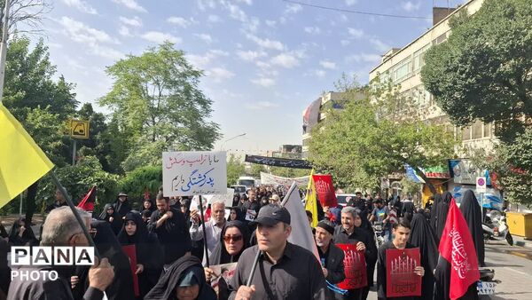 موج عشق در مصلی تهران؛ وداع با رهبر شهید انقلاب