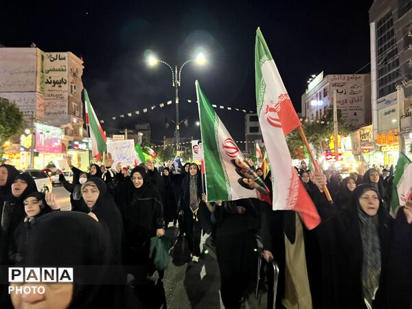 قرائت دعای توسل در هفتاد و سومین شب تجمع مردمی در ساوجبلاغ 
