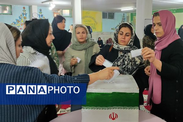 آغاز همدلی خانه و مدرسه، در جلسه انجمن اولیا و مربیان دبیرستان مهدیه