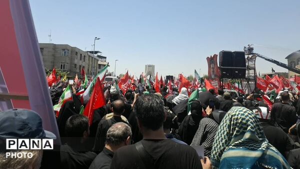 تهران در قاب بدرقه؛ روایت دانش‌آموزان از وداعی که در تاریخ ماند