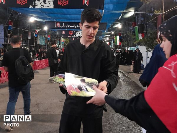 تهران با حضور گسترده مردم، رهبر شهید را بدرقه کرد