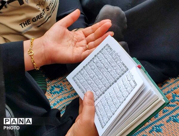 روز عرفه ، روز توبه و بندگی در گلستان شهدای نجف آباد