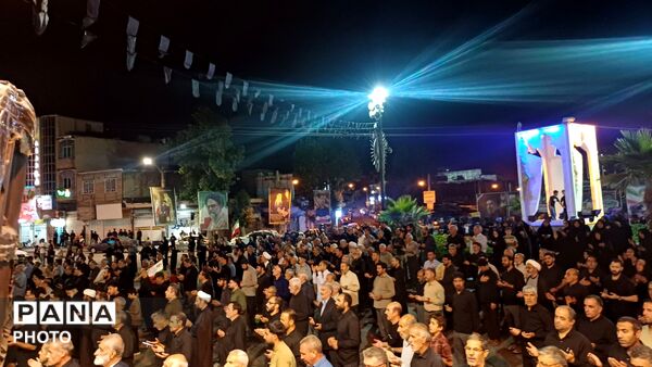 شکوه صدوبیست شب مقاومت مردم کوهدشت در میدان امام خمینی (ره)