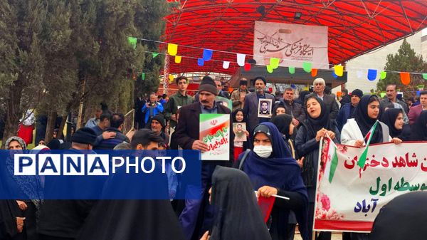 حضور گسترده مردم و دانش‌آموزان خرم‌آباد در جشن ۲۲ بهمن؛ جلوه‌ای از شور انقلابی و وحدت ملی