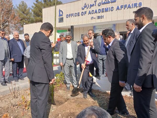 کاشت نهال یادمان صحن دانش تا کرسی قانون‌گذاری 