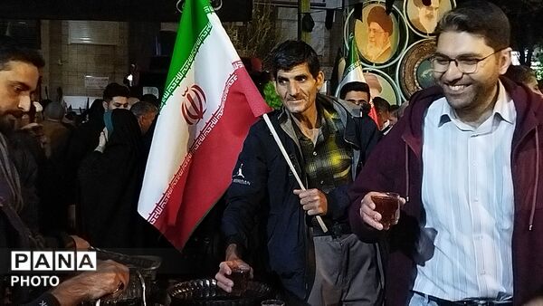 چایخانه حضرت فاطمه زهرا در سی و یکمین شب از اجتماعات مردمی 