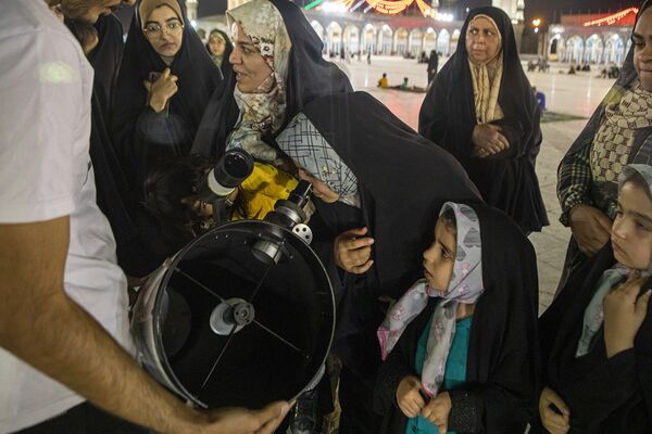 رصد زیباترین خسوف قرن از آسمان مسجد جمکران