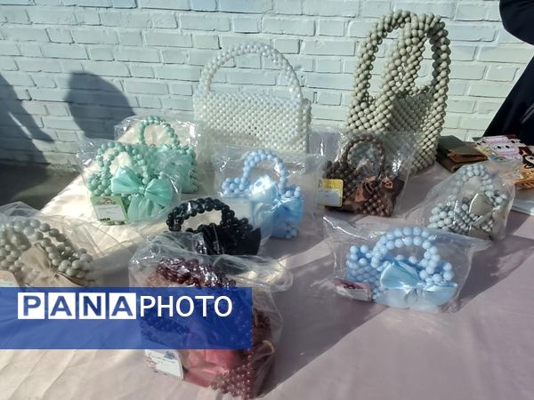 بازارچه کارآفرینی دانش آموزان در مدرسه انیس خوش قدم 