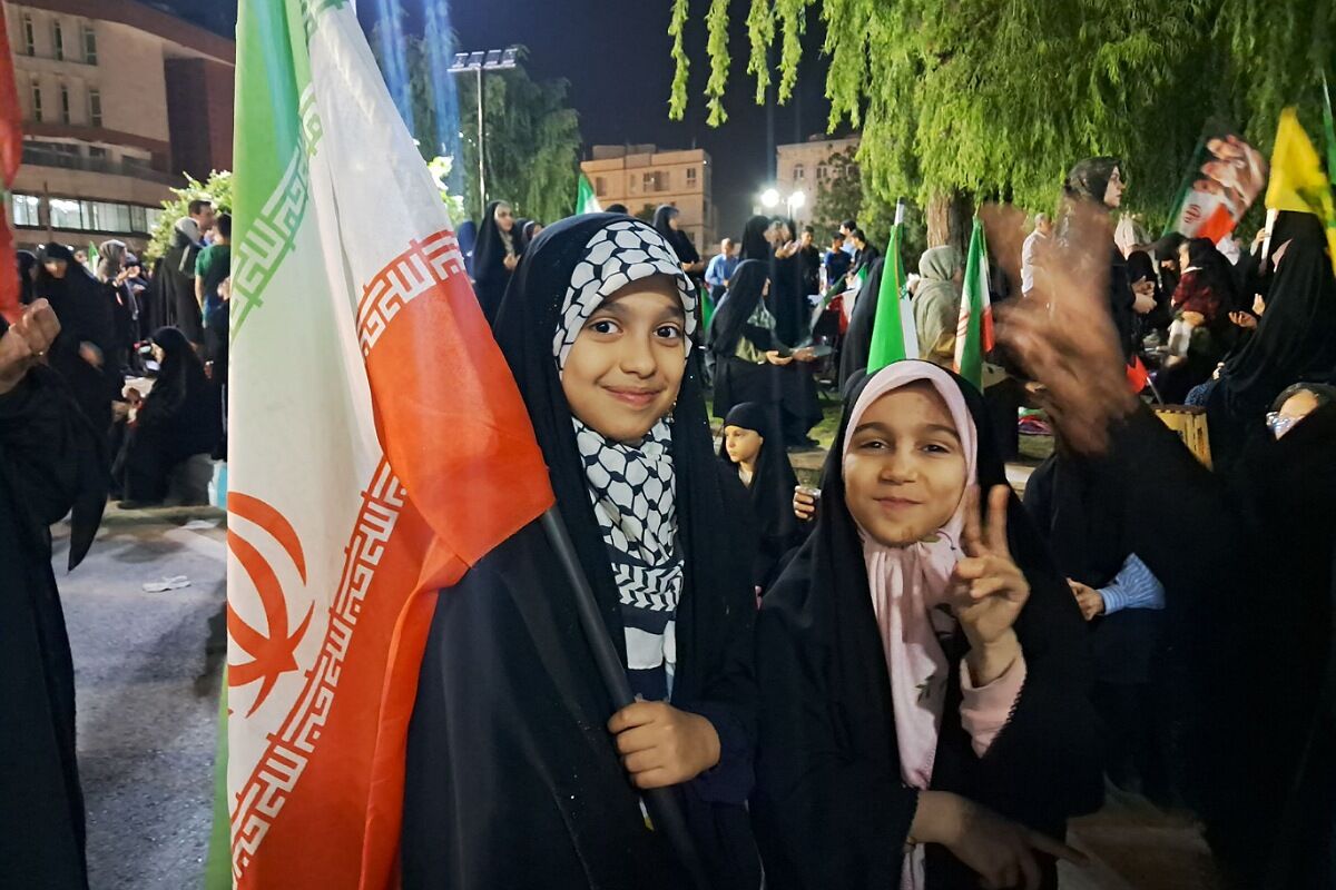 شب هفتاد و هفتم حضور شبانه در میدان نماز شهرری 