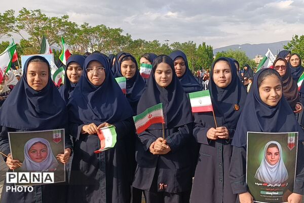 اجتماع صمیمی دانش‌آموزان نیشابور به یاد ۱۶۸ فرشته های دبستان شجره طیبه ی میناب