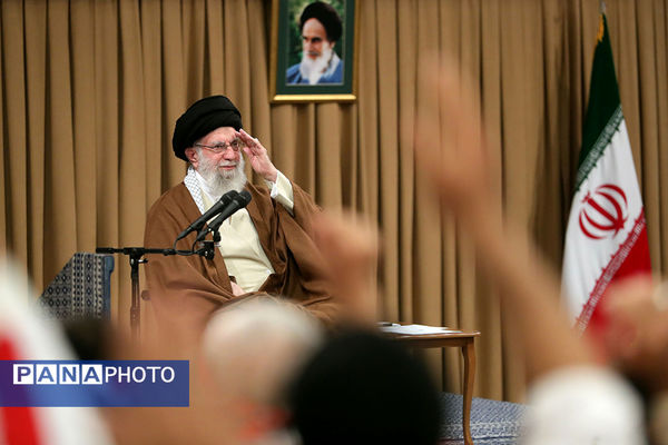 دیدار هزاران نفر از بسیجیان با رهبر معظم انقلاب