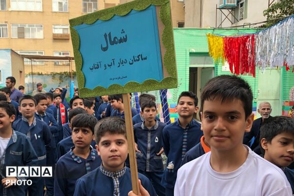 حضور مسئولان ناحیه دو شهرری در مراسم جشن عاطفه‌های دبستان پانزده خرداد 