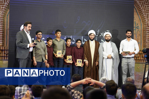 گردهمایی بزرگ ارکان هیات‌های دانش‌آموزی مدارس شهر تهران در حسینیه عشاق 