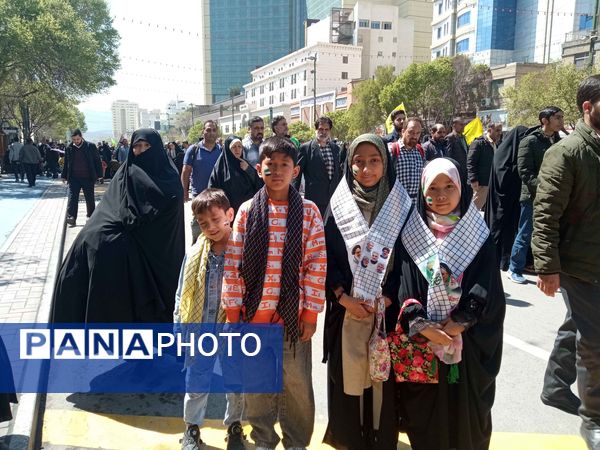 حضور پرشور مشهدی‌ها در راهپیمایی روز قدس؛ فریاد حمایت از فلسطین