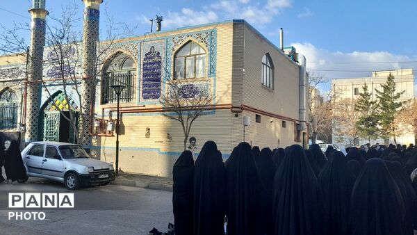  اقامه نماز باشکوه عید فطر در مسجد قائم‌المهدی جاهدشهر