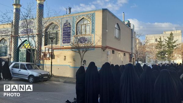  اقامه نماز باشکوه عید فطر در مسجد قائم‌المهدی جاهدشهر