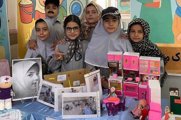 برگزاری نمایشگاه به مناسبت هفته مشاغل، در دبستان کودک مسلمان