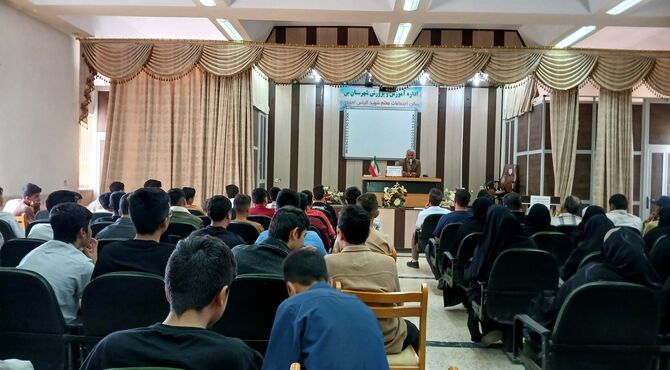 تجلیل از برترین‌های دبیرستان شهید سلیمانی بن