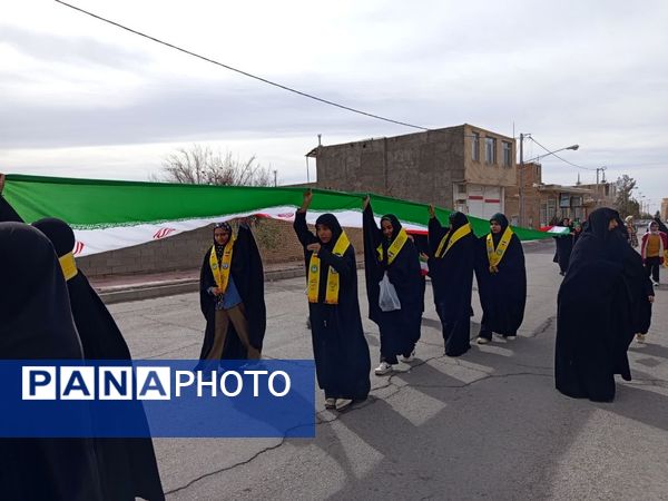حضور مردم روستای دهشیر شهرستان تفت در راهپیمایی ۲۲ بهمن