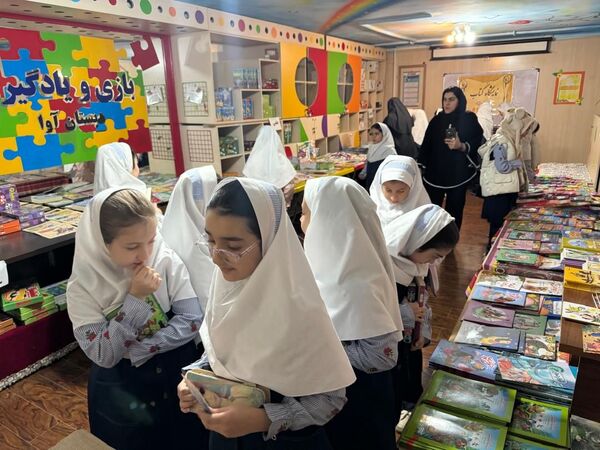 گرامیداشت هفته کتابخوانی در دبستان آوا 