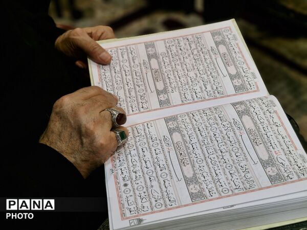 محفل انس با قرآن به یاد رهبر شهید در گلوگاه 