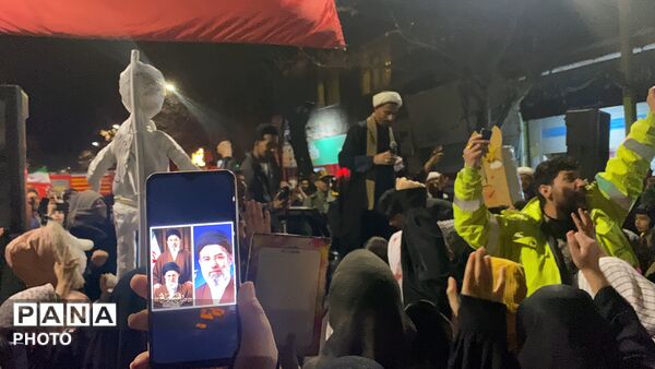  حضور مردم باخرز در آیین دشمن‌سوزی چهارشنبه‌سوری آخر سال