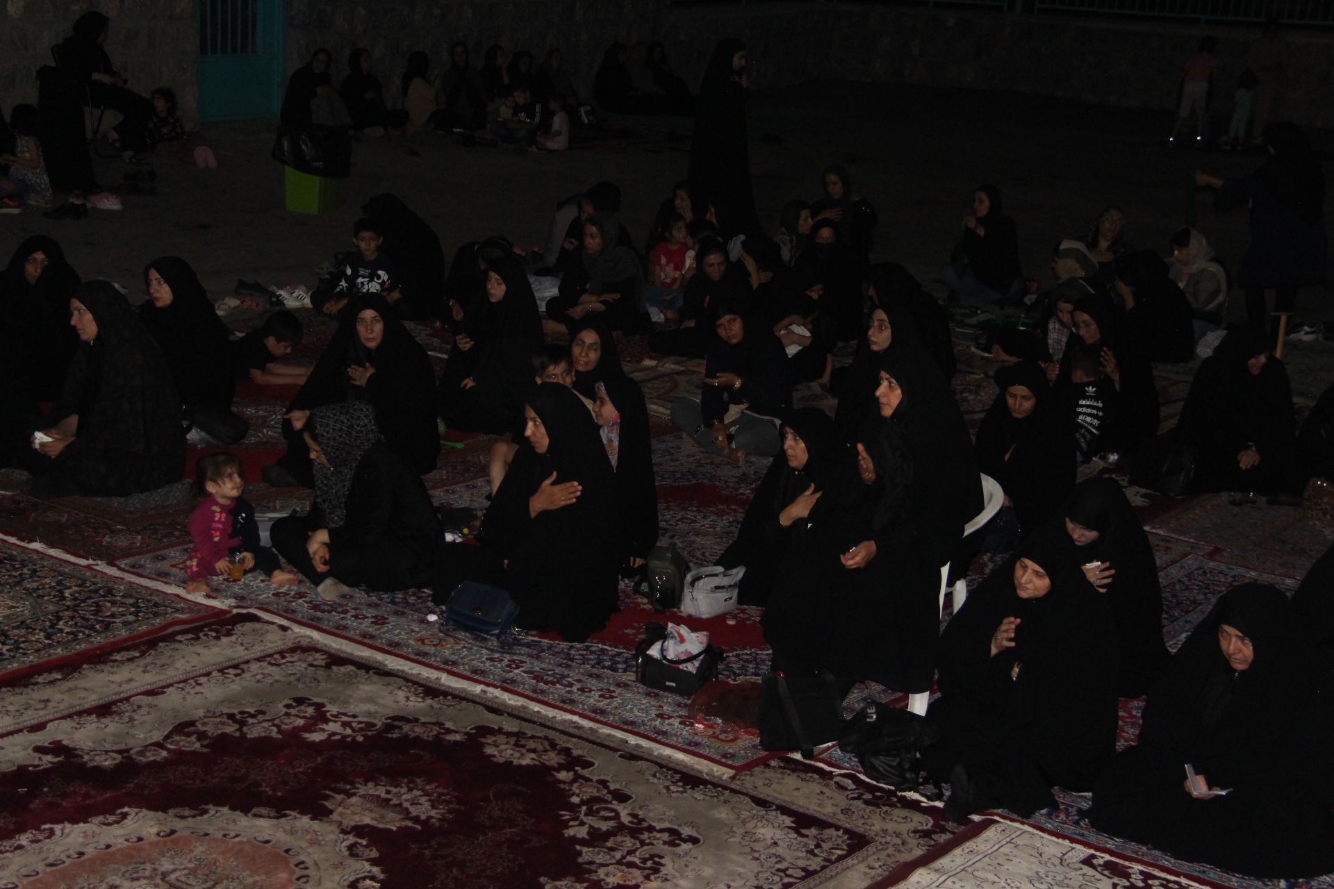 مراسم عزاداری شب هفتم محرم در مسجد امام هادی(ع) شهرکرد