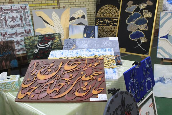 نمایشگاه دست‌سازه‌های هنرجویان هنرستان و کاردانش