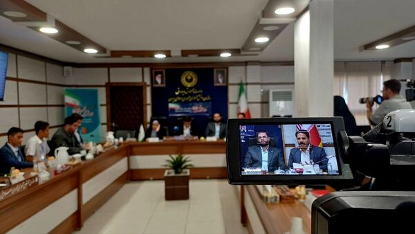 دانش‌آموزان در مسیر ساخت ایران
