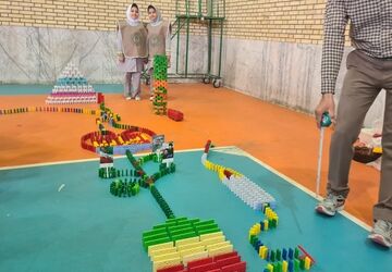 رقابت دانش‌آموزان شهرستان آباده در رشته دومینو