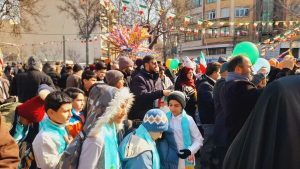 راهپیمایی یوم‌الله ۲۲بهمن با حضور پرشور مردم در استان البرز
