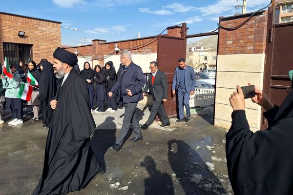گلبانگ زنگ انقلاب در دبیرستان هجرانی پردیس