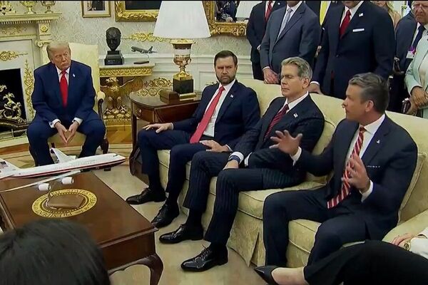 ادعای وزیر جنگ آمریکا: به ایران فرصت مذاکره داده شد