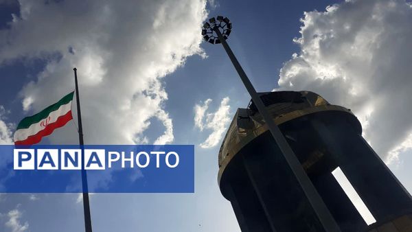 نور عرفه در تپه شهدای گمنام نورآباد طنین‌انداز شد