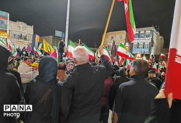  مردم میدان را پرقدرت حفظ کردند