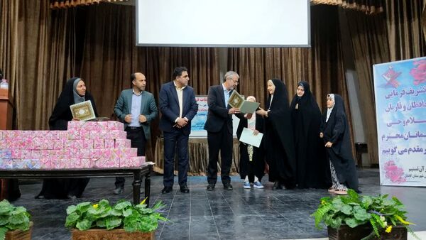 جلوه‌های معنوی اختتامیه مسابقات قرآنی دارالقرآن تسنیم کاشان