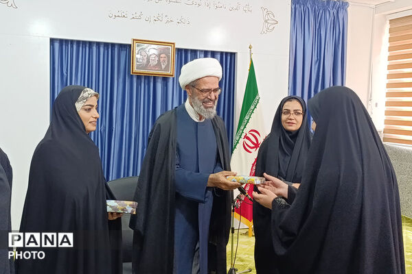 دیدار امور بانوان آموزش‌ و پرورش و استانداری با نماینده ولی‌فقیه در بجنورد به مناسبت روز دختر