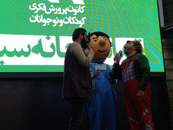 تماشاخانه سیار در شهر سفیددشت 