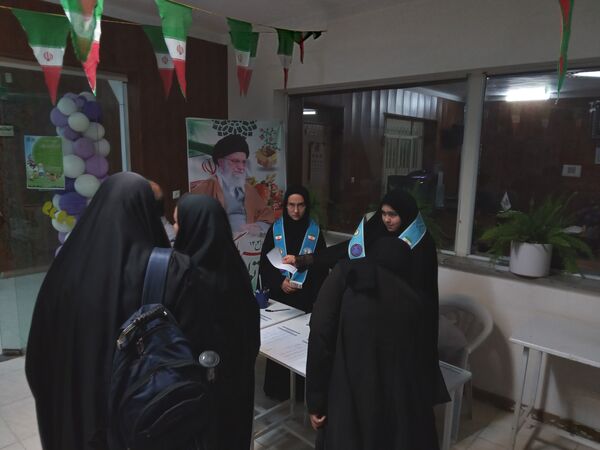 اولین جلسه مشاوره‌ای تحصیلی دبیرستان نمونه فرهنگ حاج حسین عربخانی