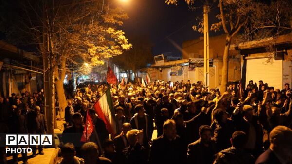 شهرستان کوهدشت هر شب خیابان هایش از مردم غیورش پر می شود