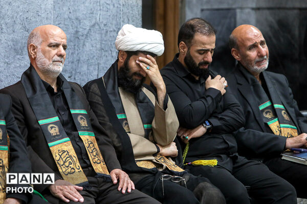 همایش پیرغلامان اهل بیت علیهم‌السلام در حرم مطهر رضوی